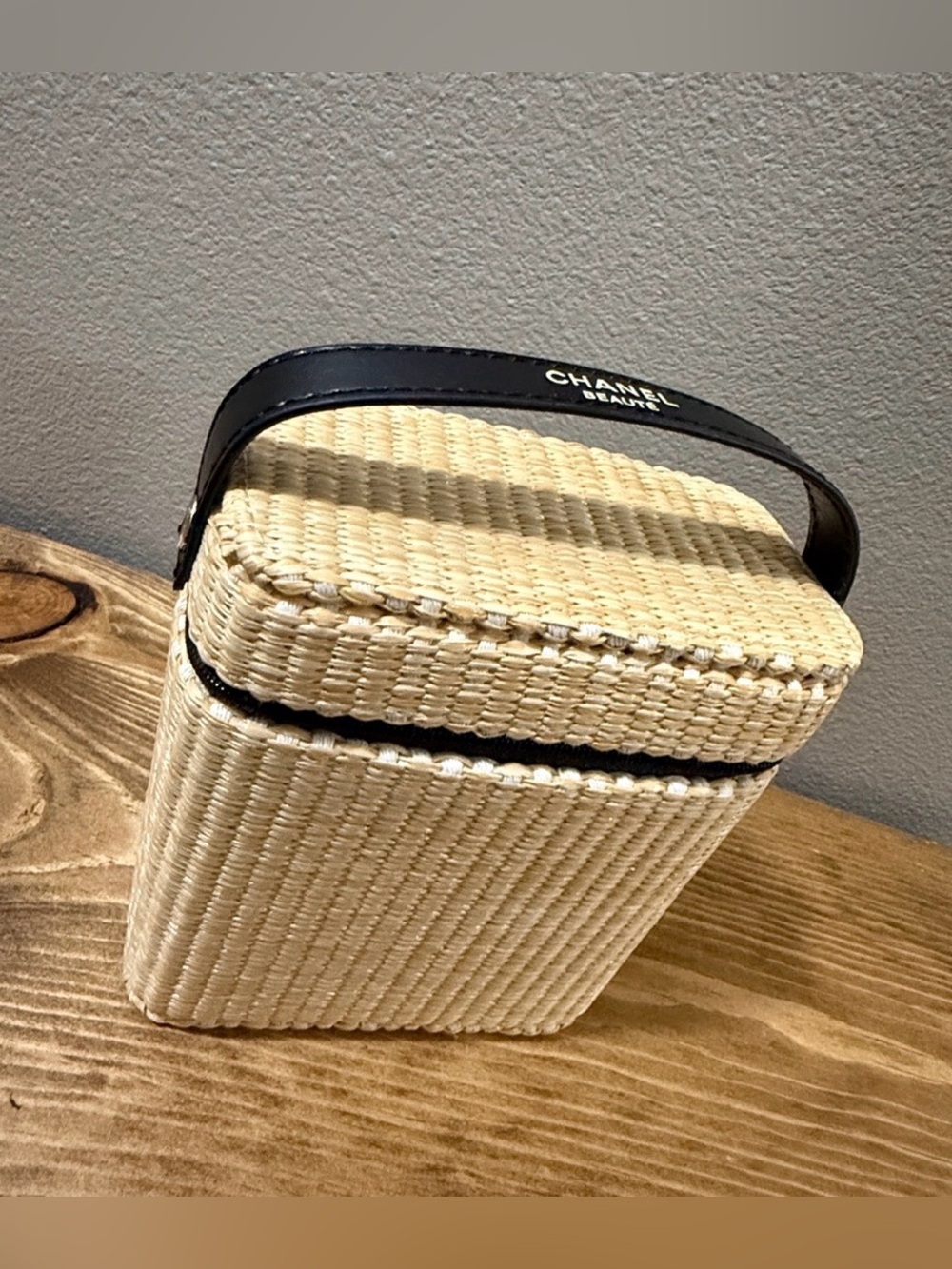 Les Beiges Panier des Essentiels 2026 Beauty Bag only. - Picture 2 of 6